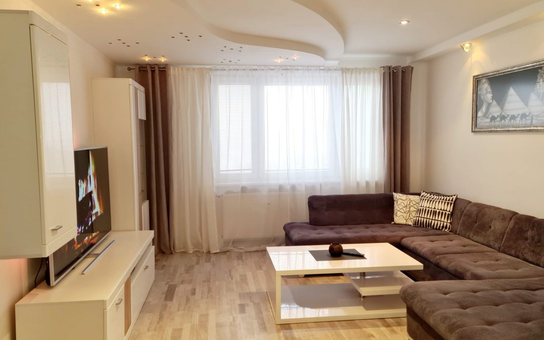 EXKLUZÍVNE – PRENÁJOM 3 izbový byt s lodžiou – Na Karasiny, Sever – Prievidza – 70 m2