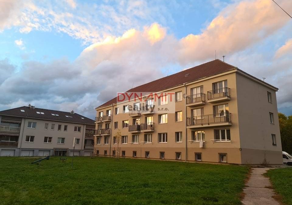 EXKLUZÍVNE –prenájom 2 izbový byt na starom sídlisku, ulica Š. Králika, Prievidza
